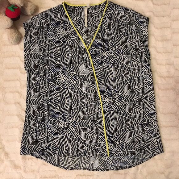 3 For $30 :Nordstrom Bellatrix Geometric Print Top - Picture 2 of 6